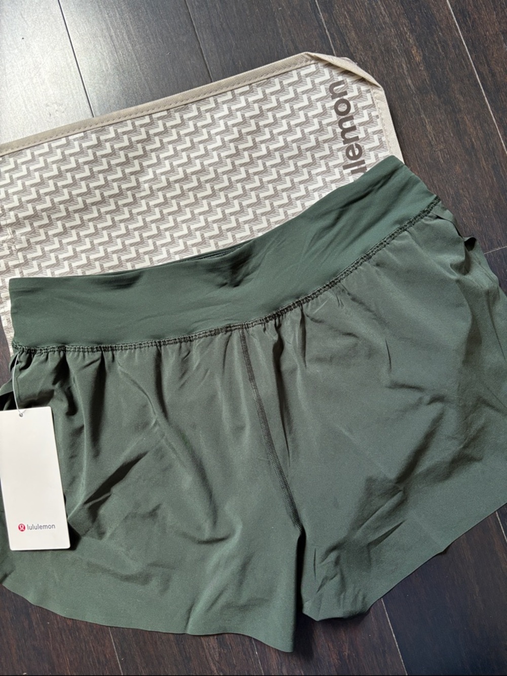 LULULEMON FAST AND FREE HIGH RISE SPLIT SHORTS 3” in RAINFOREST GREEN SZ L NWT - Picture 4 of 6